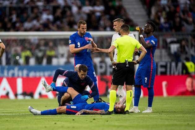 UEFA Nations League, Deutschland - England; 07.06.2022 Kalvin Phillips (England, 8) muss behandelt werden UEFA Nations League, Deutschland - England, Allianz Arena, Muenchen Copyright: xBEAUTIFULxSPORTS Wunderlx