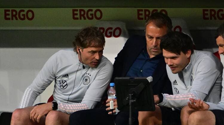 07.06.2022 - UEFA Nations League - Länderspiel: Deutschland Germany gg England United Kingdom - - Marcus Sorg (Assistenztrainer Deutschland ) Hans-Dieter Hansi Flick (Trainer Bundestrainer Deutschland )
