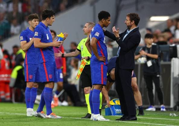 Munich, Germany, 7th June 2022. Gareth Southgate manager of England instructs Jude Bellingham of England during the UEFA Nations League match at Allianz Arena, Munich. Picture credit should read: David Klein Sportimage EDITORIAL USE ONLY. No use with unauthorised audio, video, data, fixture lists, club league logos or live services. Online in-match use limited to 120 images, no video emulation. No use in betting, games or single club league player publications. SPI-1728-0070