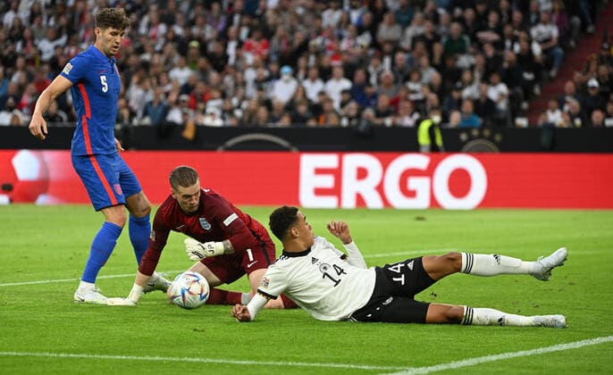 07.06.2022, xjhx, Fussball UEFA Nations League, Deutschland - England emspor, v.l. John Stones (England) Jamal Musiala (Deutsche Fussball Nationalmannschaft DFB) Jordan Pickford (England) Zweikampf, Aktion, action, battle for the ball (DFL DFB REGULATIONS PROHIBIT ANY USE OF PHOTOGRAPHS as IMAGE SEQUENCES and or QUASI-VIDEO) München