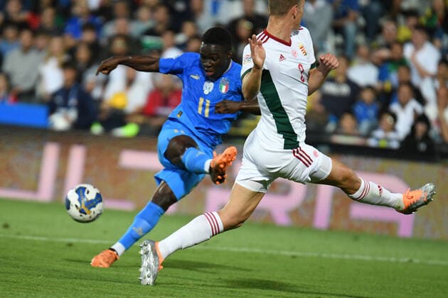 Sport Bilder des Tages Mandatory Credit: Photo by Ettore Griffoni LiveMedia Shutterstock (12976211p) Italy s Wilfried Gnonto in action football UEFA Nations League match Italy vs Hungary, Dino Manuzzi stadium, Cesena, Italy - 07 Jun 2022 football UEFA Nations League match Italy vs Hungary, Dino Manuzzi stadium, Cesena, Italy - 07 Jun 2022  Copyright: xEttorexGriffoni LiveMedia Shutterstockx 12976211p