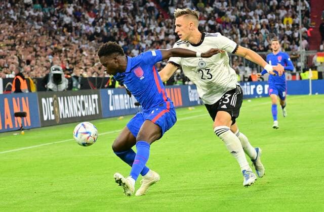 07.06.2022 - UEFA Nations League - Länderspiel: Deutschland Germany gg England United Kingdom - - Bukayo Saka (7, England ) Nico Schlotterbeck (23, Deutschland, rechts )