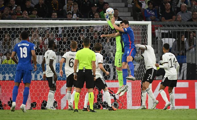07.06.2022, xjhx, Fussball UEFA Nations League, Deutschland - England emspor, v.l. Manuel Neuer (Deutsche Fussball Nationalmannschaft DFB) Harry Maguire (England) (DFL DFB REGULATIONS PROHIBIT ANY USE OF PHOTOGRAPHS as IMAGE SEQUENCES and or QUASI-VIDEO) München