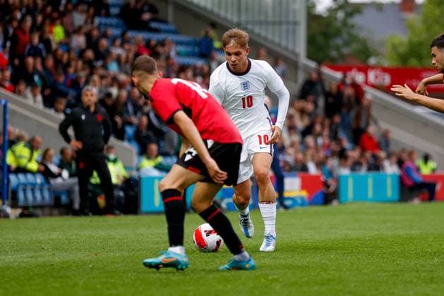 U21, U 21 England v U21 Albania U21 UEFA EUROPEAN CHAMPIONSHIPS 07 06 2022. Qualifier England Mens U21 s forward playing for Arsenal, Emile Smith Rowe (10) during the U21 UEFA EUROPEAN CHAMPIONSHIPS match between U21 England and U21 Albania at Technique Stadium, Chesterfield, United Kingdom on 7 June 2022. Chesterfield Technique Stadium United Kingdom Editorial use only , Copyright: xSimonxDaviesx PSI-15379-0075