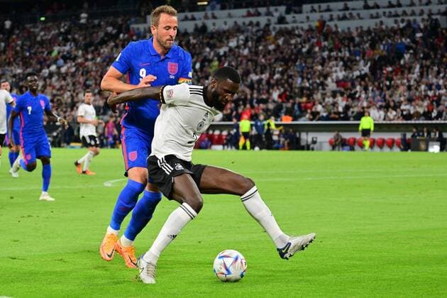 07.06.2022 - UEFA Nations League - Länderspiel: Deutschland Germany gg England United Kingdom - - Harry Kane (9, England, links ) Antonio Rüdiger Ruediger (2, Deutschland )