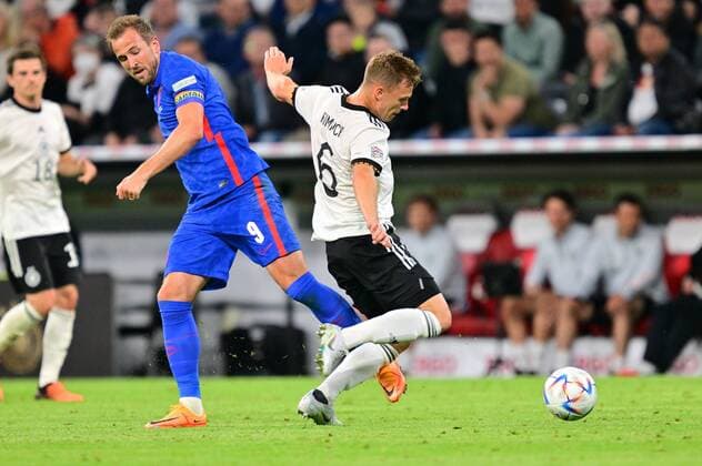 07.06.2022 - UEFA Nations League - Länderspiel: Deutschland Germany gg England United Kingdom - - Harry Kane (9, England, links ) Joshua Kimmich (6, Deutschland )