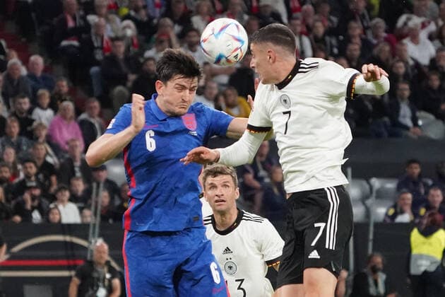 Kai Havertz (Deutschland Germany) gegen Harry Maguire (England) - Muenchen 07.06.2022: Deutschland vs. England, Allianz Arena, Nations League A 2. Spieltag