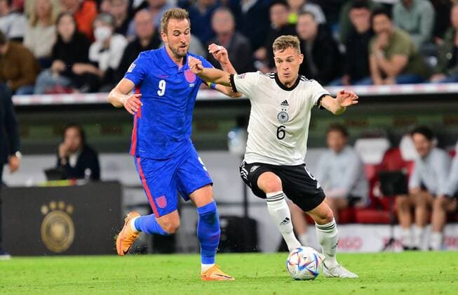 07.06.2022 - UEFA Nations League - Länderspiel: Deutschland Germany gg England United Kingdom - - Harry Kane (9, England, links ) Joshua Kimmich (6, Deutschland )