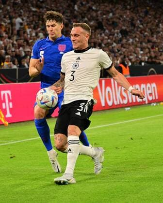 07.06.2022 - UEFA Nations League - Länderspiel: Deutschland Germany gg England United Kingdom - - David Raum (3, Deutschland ) vor John Stones (5, England )