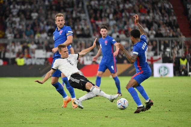 v.li., Harry Kane (England), Joshua Kimmich (Deutschland), Raheem Sterling (England) 07.06.2022, Fussball 2022, UEFA Nations League 2022 23, 2. Spieltag in München, Deutschland - England Foto: Maik Hölter TEAM2sportphoto Muenchen Allianz Arena Deutschland