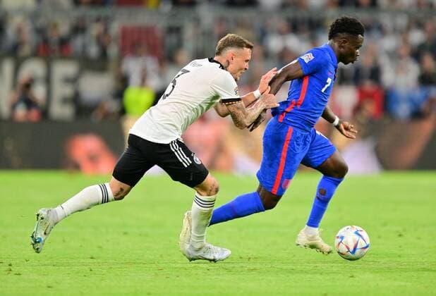 07.06.2022 - UEFA Nations League - Länderspiel: Deutschland Germany gg England United Kingdom - - David Raum (3, Deutschland, links ) Bukayo Saka (7, England )