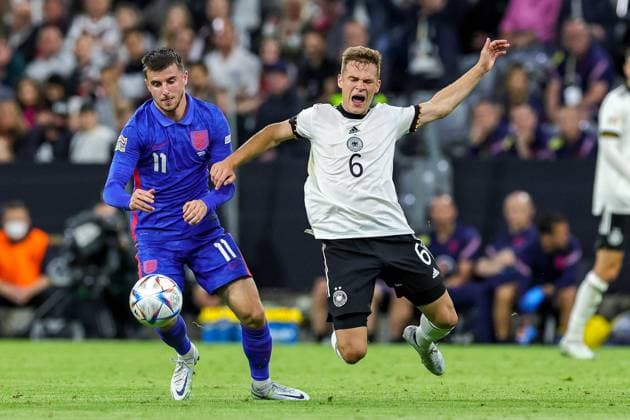 Germany v England UEFA Nations League 07 06 2022. Mason Mount (11) of England tussles with Joshua Kimmich (6) of Germany during the UEFA Nations League match between Germany and England at Allianz Arena, Munich, Germany on 7 June 2022. Editorial use only , Copyright: xNigelxKeenex PSI-15374-0035