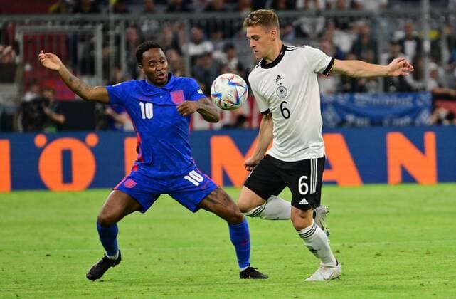 07.06.2022 - UEFA Nations League - Länderspiel: Deutschland Germany gg England United Kingdom - - Raheem Sterling (10, England, links ) Joshua Kimmich (6, Deutschland )