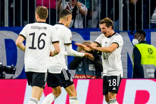 GER, UEFA Nations League, Deutschland - England 07.06.2022, Allianz Arena, Muenchen, GER, UEFA Nations League, Deutschland - England, im Bild Jubel nach dem Tor zum 1-0 durch Jonas Hofmann (Deutschland 18) mit Kai Havertz (Deutschland 7) Lukas Klostermann (Deutschland 16)