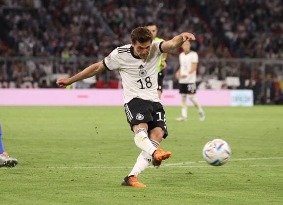 . Fussball, Deutschland - England. Fussball UEFA Nationsleague, Deutschland - England, 2. Spieltag, Saison 2021-2022, am 7.6.2022 in Muenchen, A L L I A N Z A R E N A, Deutschland. DFB regulations prohibit any use of photographs as image sequences and or quasi-video. Ã‚Â