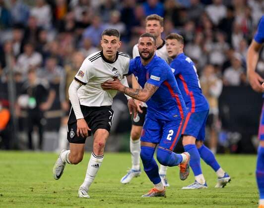 07.06.2022, Fussball Länderspiel UEFA-Nations-League 2022 23, Deutschland - England, in der Allianz-Arena München. v.l. Kai Havertz (Deutschland) gegen Kyle Walker (England)