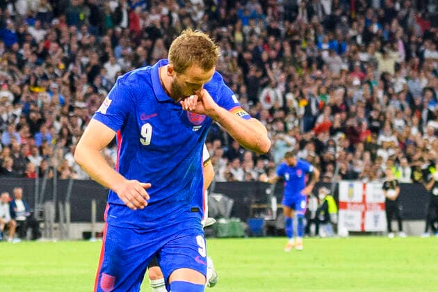 GER, UEFA Nations League, Deutschland - England 07.06.2022, Allianz Arena, Muenchen, GER, UEFA Nations League, Deutschland - England, im Bild Jubel nach dem Tor zum 1-1 durch Elfmeter schützen Harry Kane (England 9)
