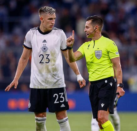 Germany v England UEFA Nations League Nico Schlotterbeck of Germany argues with the match referee during the UEFA Nations League match between Germany and England at Allianz Arena, Munich Content Not Available For UK Newspapers Copyright: xPaulxChestertonx FIL-16985-0202 UK Newspapers OUT