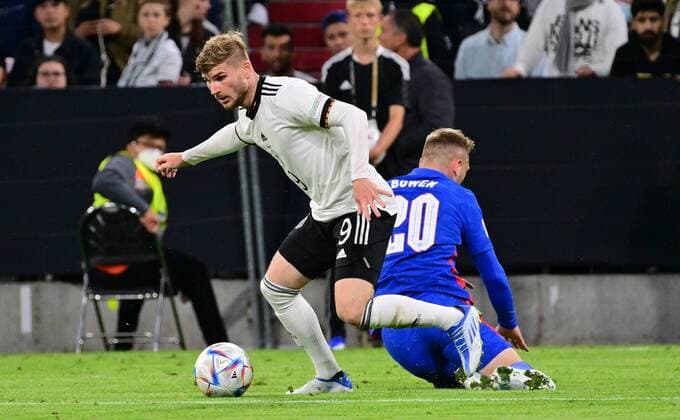 07.06.2022 - UEFA Nations League - Länderspiel: Deutschland Germany gg England United Kingdom - - Timo Werner (9, Deutschland, links ) Jarrod Bowen (20, England )