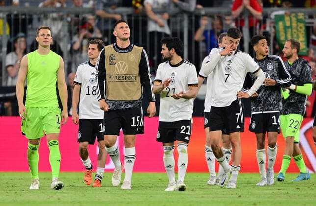 07.06.2022 - UEFA Nations League - Länderspiel: Deutschland Germany gg England United Kingdom - - von links : Manuel Neuer ( 1, Deutschland ) Jonas Hofmann (18, Deutschland ) Niklas Süle Suele (15, Deutschland ) Ilkay Gündogan Guendogan (21, Deutschland ) Kai Havertz (7, Deutschland ) Jamal Musiala (14, Deutschland ) enttäuscht Enttäuschung nach Spielende