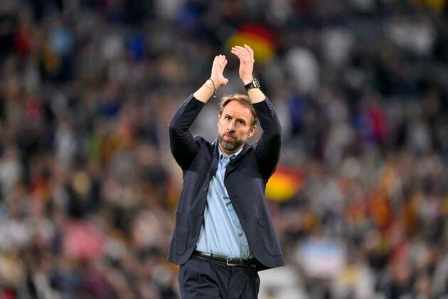 07.06.2022, Fussball Länderspiel UEFA-Nations-League 2022 23, Deutschland - England, in der Allianz-Arena München. Trainer Gareth Southgate (England) bedankt sich bei den Fans,