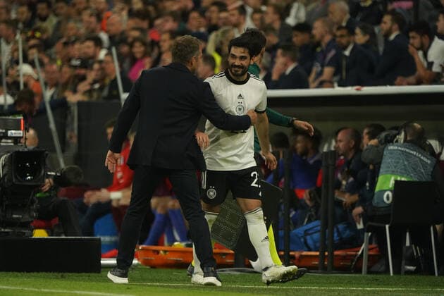 Fussball, Nations League, Länderspiel, Gruppe C, Deutschland-England, 07.06.2022, Allianzarena München Hansi Flick Trainer, Ilkay Gündogan, beideDeutschland