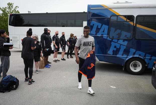 June 7, 2022, VANCOUVER, BC, CANADA: Canadian national men s soccer team defender Samuel Adekugbe carries a Connor McDavid Edmonton Oilers hockey jersey as he arrives for a training session for a CONCACAF Nations League match against Curacao, in Vancouver, on Tuesday, June 7, 2022. Canada s men s soccer team is back to training for the Thursday match, but the players say there s still work to be done on reaching a new deal with the s national governing body. A scheduled friendly against Panama on Sunday was cancelled after the Canadian team refused to play due to a labour dispute. Canada News - June 7, 2022  - ZUMAc35_ 20220607_zaf_c35_088 Copyright: xDarrylxDyckx