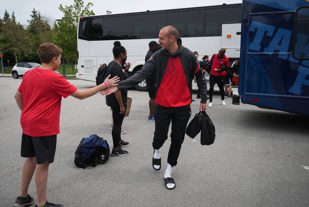 June 7, 2022, VANCOUVER, BC, CANADA: Canadian national men s soccer team goalkeeper Milan Borjan is greeted by a young fan as he arrives for a training session for a CONCACAF Nations League match against Curacao, in Vancouver, on Tuesday, June 7, 2022. Canada s men s soccer team is back to training for the Thursday match, but the players say there s still work to be done on reaching a new deal with the s national governing body. A scheduled friendly against Panama on Sunday was cancelled after the Canadian team refused to play due to a labour dispute. Canada News - June 7, 2022  - ZUMAc35_ 20220607_zaf_c35_095 Copyright: xDarrylxDyckx