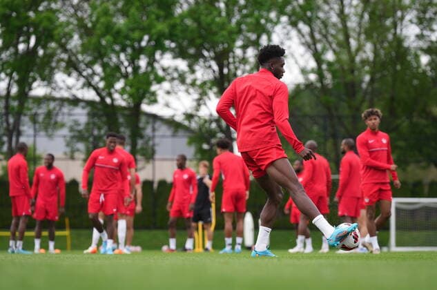 June 7, 2022, VANCOUVER, BC, CANADA: Canadian national men s soccer team forward Alphonso Davies, front right, passes the ball during a training session for a CONCACAF Nations League match against Curacao, in Vancouver, on Tuesday, June 7, 2022. Canada s men s soccer team is back to training for the Thursday match, but the players say there s still work to be done on reaching a new deal with the s national governing body. A scheduled friendly against Panama on Sunday was cancelled after the Canadian team refused to play due to a labour dispute. Canada News - June 7, 2022  - ZUMAc35_ 20220607_zaf_c35_099 Copyright: xDarrylxDyckx