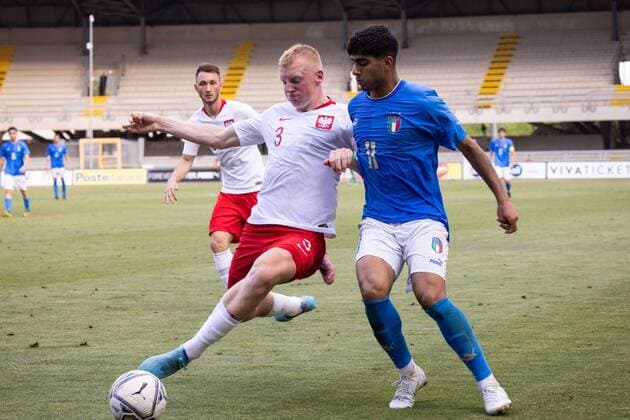 Mandatory Credit: Photo by Cinzia Camela LiveMedia Shutterstock (12976242dq) Jakub Szymanski of Poland U20 and Jacopo Desogus of Italy U20 in action during the International Friendly, Länderspiel, Nationalmannschaft match between Italy U20 and Poland U20 at Stadio Riviera delle Palme on June 7, 2022 in San Benedetto del Tronto, Italy. Photo: Cinzia Camela. Other U20 Italy vs Poland, Stadio Riviera delle Palme, San Benedetto del Tronto, Italy - 07 Jun 2022 Other U20 Italy vs Poland, Stadio Riviera delle Palme, San Benedetto del Tronto, Italy - 07 Jun 2022 Copyright: xCinziaxCamela LiveMedia Shutterstockx 12976242dq