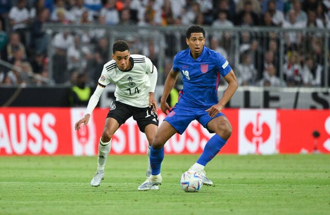 Jude Bellingham (England), Jamal Musiala (Deutschland), v.re. 07.06.2022, Fussball 2022, UEFA Nations League 2022 23, 2. Spieltag in München, Deutschland - England 1:1 Foto: Maik Hölter TEAM2sportphoto Muenchen Allianz Arena Deutschland