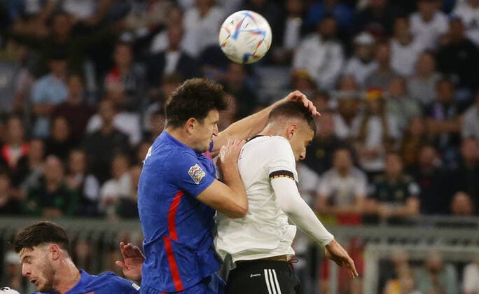 München , Fußball UEFA Nations League Deutschland vs. England , von links: Harry Maguire ( Eng ) Kai Havertz ( GER )
