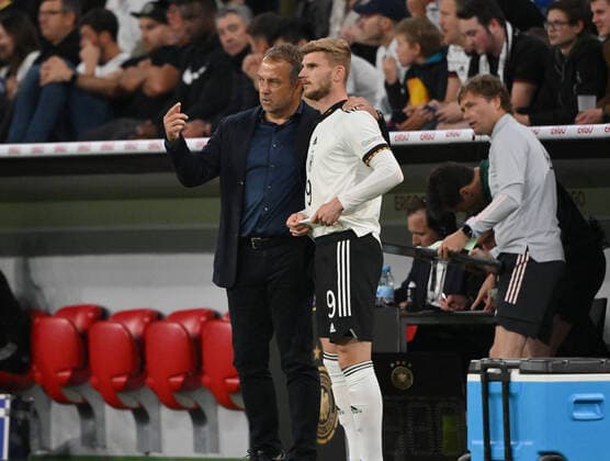 Bundestrainer Hansi Flick (Deutschland) wechselt Timo Werner (Deutschland) ein 07.06.2022, Fussball 2022, UEFA Nations League 2022 23, 2. Spieltag in München, Deutschland - England 1:1 Foto: Maik Hölter TEAM2sportphoto Muenchen Allianz Arena Deutschland