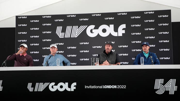 L-R Ratchanon Chantananuwat, Justin Harding, Phil Mickelson, Chase Koepka pose for the media at a press conference, PK, Pressekonferenz for the inaugural LIV Golf event at the Centurion club in Hertfordshire on Wednesday, June 08, 2022.The event is controversial due to golfer s such as Dustin Johnson leaving the PGA, Golf Herren tour to take part and because it is funded by Saudi Arabian money.  LON2022060821 HUGOxPHILPOTT