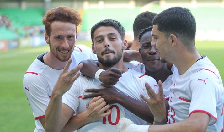 08.06.2022, Chisinau, Stadium Zimbru, U21, U 21 EM - Qualifikation: Moldawien-Schweiz, 10 Kastriot Imeri (Schweiz) jubelt zum ersten Tor mit seinem Teamkollegen Chisinau Stadium Zimbru Chisinau Moldawien Copyright: xJustPictures.ch AleksandarxDjorovicx
