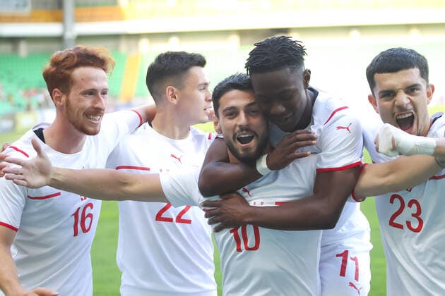 08.06.2022, Chisinau, Stadium Zimbru, U21, U 21 EM - Qualifikation: Moldawien-Schweiz, 10 Kastriot Imeri (Schweiz) jubelt zum ersten Tor mit seinem Teamkollegen ( 16 Serge Müller, 22 Fabian Rieder, 11 Felix Mambimbi und 23 Zeki Amdouni Chisinau Stadium Zimbru Chisinau Moldawien Copyright: xJustPictures.ch AleksandarxDjorovicx