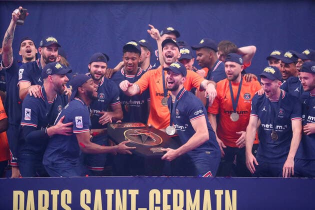 Sport Themen der Woche KW23 Sport Bilder des Tages Paris Saint-Germain sacre champion de France Benoit Kounkoud (Paris Saint-Germain) Nedim Remili (Paris Saint-Germain) HANDBALL : Paris Saint-Germain HB vs US Creteil HB - LiquiMoly Starligue - 30eme journee - 08 06 2022 KevinDomas Panoramic 