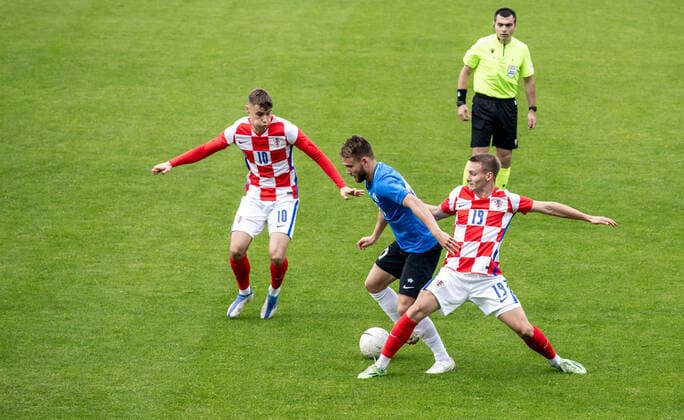 08.06.2022, Pärnu. 2023 UEFA European Under-21 Championship Qualifying match. Estonia VS Croatia 0:4. 10 Henri Välja (EST), 10 Gabriel Vidovic (CRO), 19 Toni Fruk. Photo: Urmas Luik Pärnu PM Pärnu Pärnumaa Estonia 7UL08JUN2022C-19  Copyright: xUrmasxLuikx 10 Henri Välja, 10 Gabriel Vidovic, 19 Toni Fruk