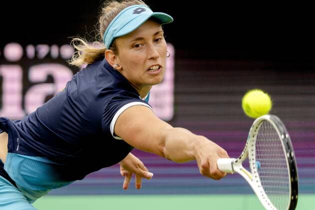 2022-06-09 11:35:41 ROSMALEN - Tennis star Elise Mertens (Belgium) in action at the international tennis tournament Libema Open. The combined Dutch tennis tournament for men and women will be held on the grass courts of Autotron for twelve days. ANP SANDER KONING netherlands out - belgium out Rosmalen xVIxxIVx