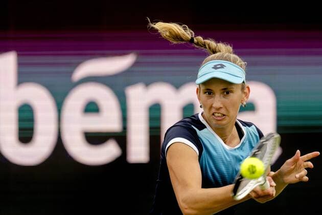 2022-06-09 11:26:59 ROSMALEN - Tennis star Elise Mertens (Belgium) in action at the international tennis tournament Libema Open. The combined Dutch tennis tournament for men and women will be held on the grass courts of Autotron for twelve days. ANP SANDER KONING netherlands out - belgium out Rosmalen xVIxxIVx
