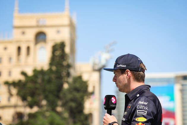 VERSTAPPEN Max (ned), Red Bull Racing RB18, portrait during the Formula 1 Azerbaijan Grand Prix 2022, 8th round of the 2022 FIA Formula One World Championship, WM, Weltmeisterschaft on the Baku City Circuit, from June 10 to 12, 2022 in Baku, Azerbaijan - F1 - AZERBAIJAN GRAND PRIX 2022 DPPI Panoramic  20220609_GOOD5033