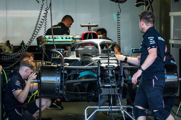 Mercedes AMG F1 Team W13, mechanical detail and mechanics at work in the garage, box, during the Formula 1 Azerbaijan Grand Prix 2022, 8th round of the 2022 FIA Formula One World Championship, WM, Weltmeisterschaft on the Baku City Circuit, from June 10 to 12, 2022 in Baku, Azerbaijan - F1 - AZERBAIJAN GRAND PRIX 2022 DPPI Panoramic  20220609_GOOD5164
