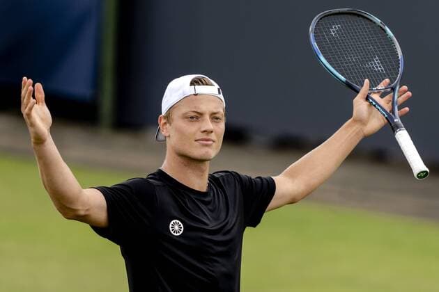 Sport Themen der Woche KW23 ROSMALEN - Tennis player Tim Van Rijthoven wins his match against Hugo Gaston (not in photo, France) at the international tennis tournament Libema Open. The combined Dutch tennis tournament for men and women will be held on the grass courts of Autotron for twelve days. ANP SANDER KING xVIxANPxSportx xxANPxIVx *** ROSMALEN Tennis player Tim Van Rijthoven wins his match against Hugo Gaston not in photo, France at the international tennis tournament Libema Open The combined Dutch tennis tournament for men and women will be held on the grass courts of Autotron for twelve days ANP SANDER KING xVIxANPxSportx xxANPxIVx 450204142 originalFilename: 450204142.jpg
