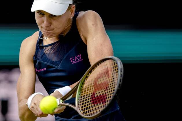 ROSMALEN - Tennis player Veronika Kudermetova (Russia) in action during the match against Belinda Bencic (not in photo, Switzerland) at the international tennis tournament Libema Open. The combined Dutch tennis tournament for men and women will be held on the grass courts of Autotron for twelve days. ANP SANDER KING xVIxANPxSportx xxANPxIVx