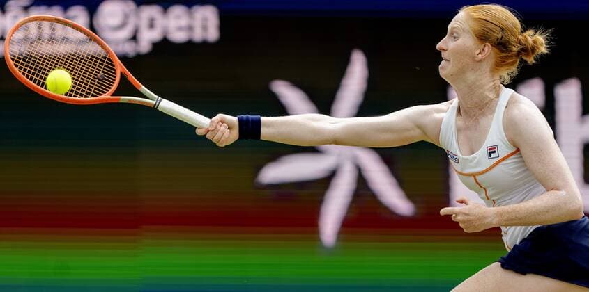 ROSMALEN - Tennis player Alison Van Uytvanck (Belgium) in action during the match against Aryna Sabalenka (not in photo, Belarus) at the international tennis tournament Libema Open. The combined Dutch tennis tournament for men and women will be held on the grass courts of Autotron for twelve days. ANP SANDER KING xVIxANPxSportx xxANPxIVx