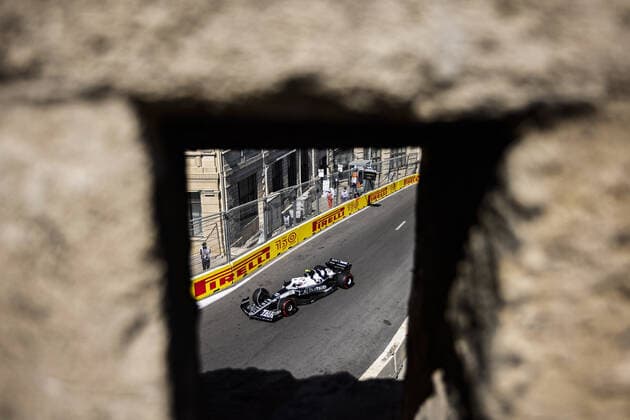 22 TSUNODA Yuki (jap), Scuderia AlphaTauri AT03, action during the Formula 1 Azerbaijan Grand Prix 2022, 8th round of the 2022 FIA Formula One World Championship, WM, Weltmeisterschaft on the Baku City Circuit, from June 10 to 12, 2022 in Baku, Azerbaijan - F1 - AZERBAIJAN GRAND PRIX 2022 DPPI Panoramic  00122020__R5_7708