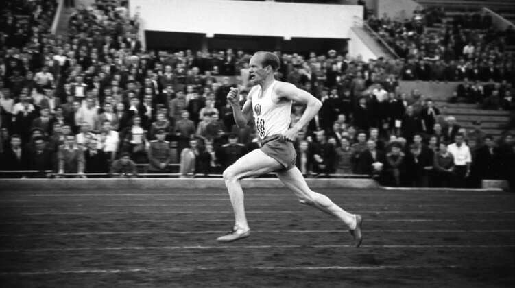 Soviet Track and Field Championship 3323673 03.09.1949 Moscow s Dynamo Stadium hosts the Soviet Track and Field Championship, with Erik Veetyusme winning the 1,500-meter race. Vladimir Grebnev Sputnik Moscow Russia  Copyright: xVladimirxGrebnevx