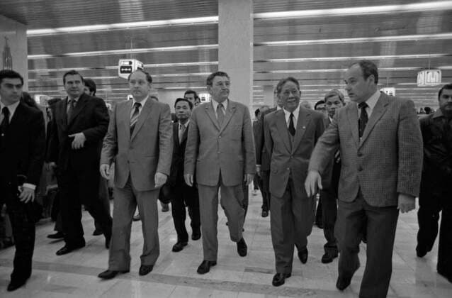 Olympic Village for 1980 Summer Olympic Games, Olympische Spiele, Olympia, OS 8200203 08.07.1980 Second right: Le Duan, Secretary-General of the Central Committee of the Communist Party of the Socialist Republic of Vietnam, and Ignaty Novikov, Deputy Chair of the USSR Council of Ministers and Chair of the USSR State Committee on Construction, Chair of the Organizing Committee of the 1980 Olympic Games in Moscow, third right, visit the shopping mall in the Olympic Village. Moscow Russia  Copyright: xx