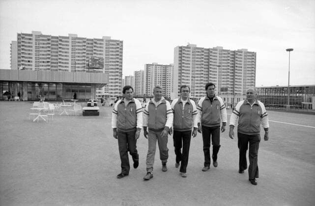 Olympic Village for 1980 Summer Olympic Games, Olympische Spiele, Olympia, OS 8202791 09.07.1980 The Olympic Village for the 1980 Summer Olympic Games. Italian Olympians take a tour around the village. Sergey Subbotin Russia  Copyright: xSergeyxSubbotinx