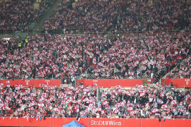 SOCCER - NL, AUT vs FRA VIENNA,AUSTRIA,10.JUN.22 - SOCCER - UEFA Nations League, OEFB international match, Länderspiel, Nationalmannschaft Austria vs France. Image shows fans of AUT.  GEPAxpictures xArminxRauthner